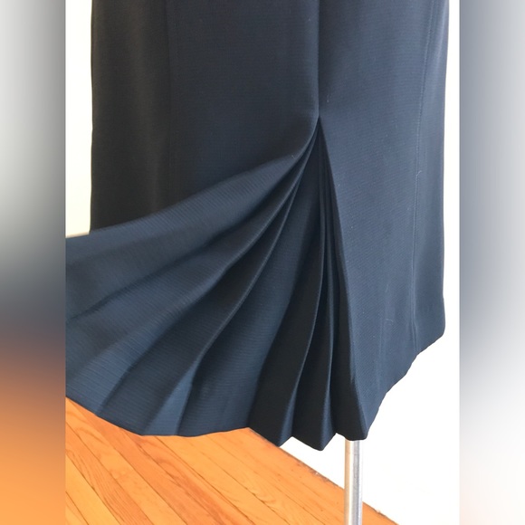 Tahari Black Belted SS Midi Dress With Split In Back Pleat Sz. 6 - Picture 7 of 16